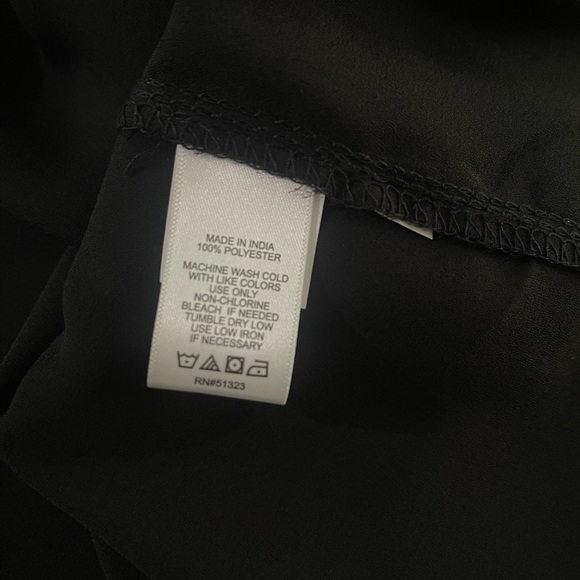 CeCe Black Blue Red Floral Ruffle Off the Shoulder Blouse Sz Medium - Picture 11 of 11